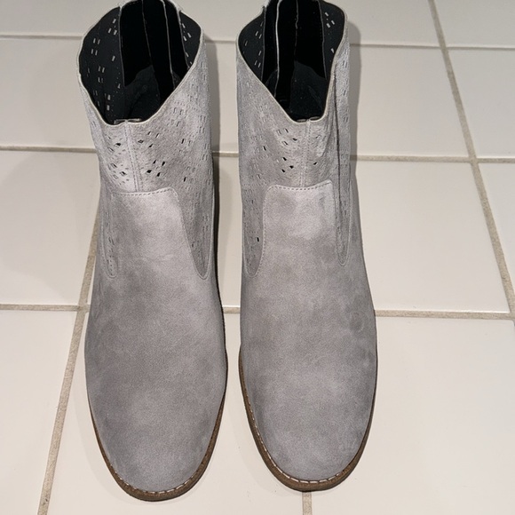 Cole Haan Jayne Lasercut Suede Bootie - Gray - Size 10.5 - Picture 5 of 11